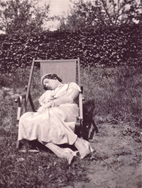 Danielle kon heel goed doen alsof ze vast sliep, zeker als de afwas moest worden gedaan.